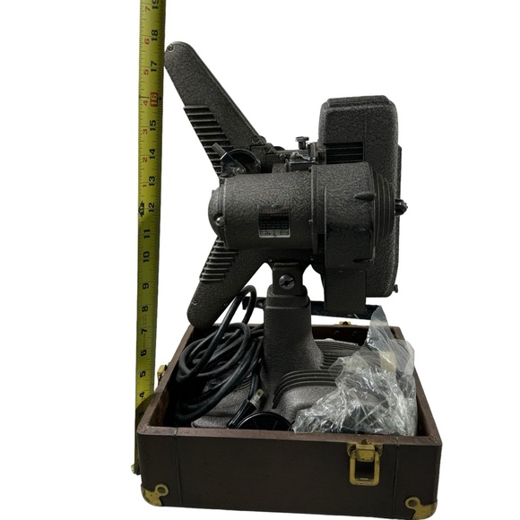 Revere Model 48 16mm Film Projector w/Original Hard Case & Cord - Picture 12 of 16